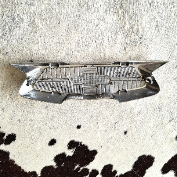 RARE/ORIGINAL 1954 Chevrolet Bel Air Hood Emblem OEM# 3705031 - Picture 2 of 3